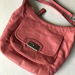 🎉HP🎉 Rare Coach Kristin Hobo in Rose